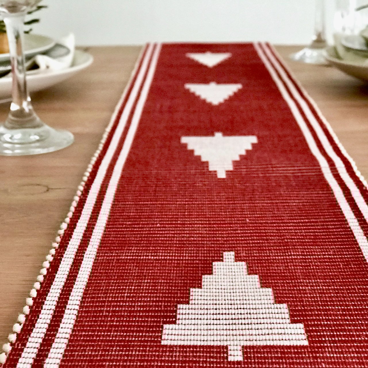 Table Runner Gran narrow red white Hannie s Hantverk